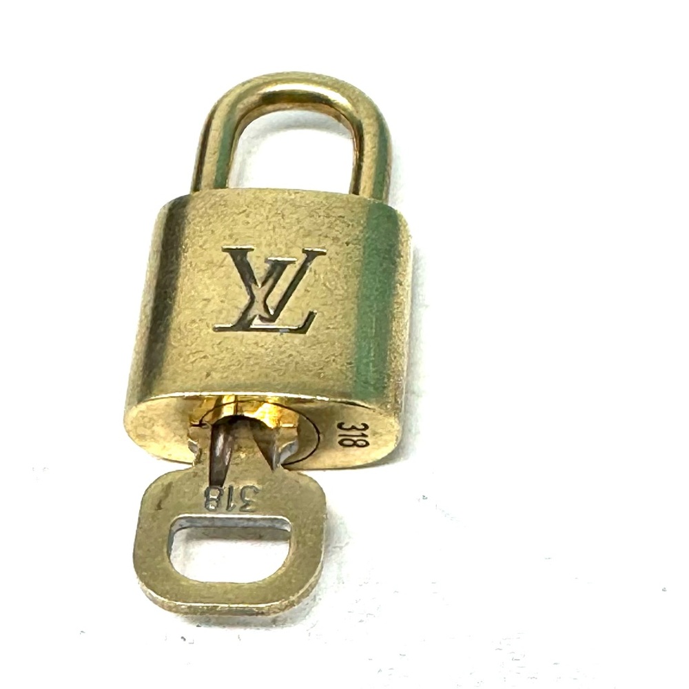 Authentic Louis Vuitton Gold Lock & Key Brass Number 318 - Picture 5 of 7